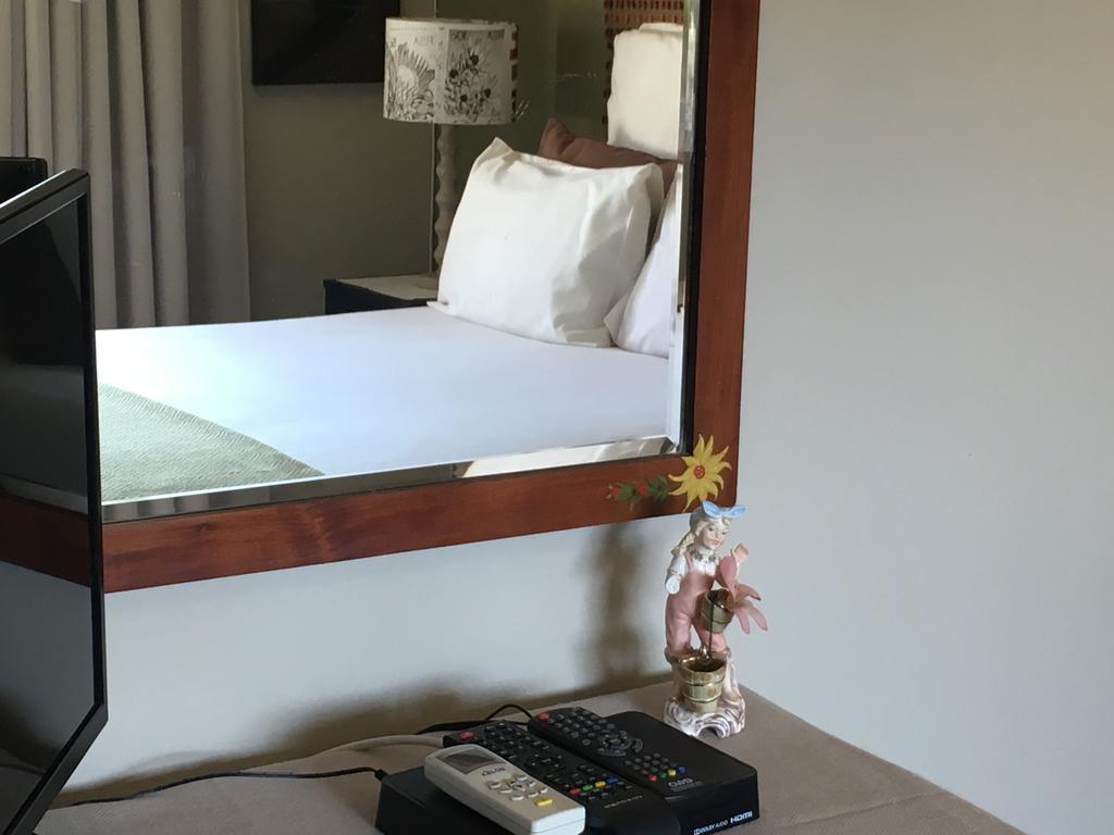 Eden Rose Manor B&B ラ・マーシー エクステリア 写真